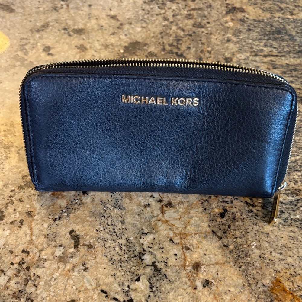 Michael Kors Black Leather Zip Wallet